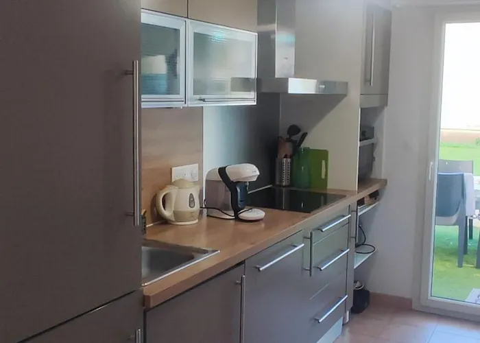 Апартаменты T2 Meuble A 300m De La *